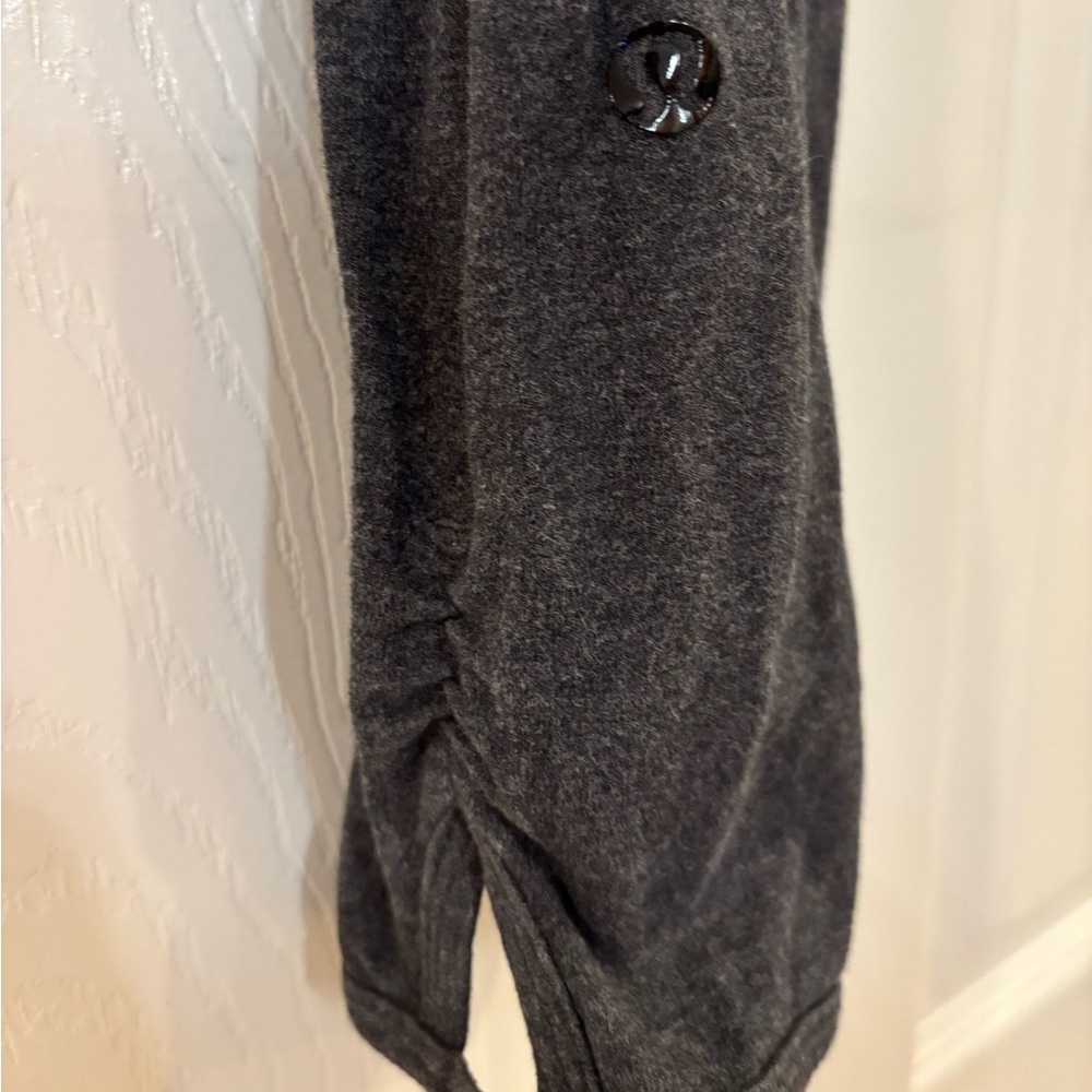 Lululemon leggings size 8 with keyhole detail on side of legs heather grey
